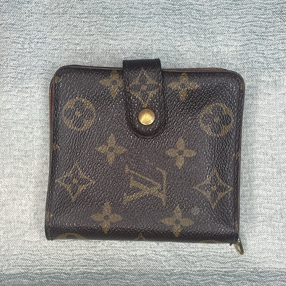 Louis Vuitton Monogram Leather Compact Zip Snap Wallet - Picture 2 of 16